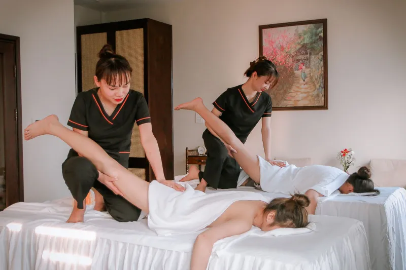 Live From the Treatment Room: Why Spa Therapists Are Scrapping the Playlist and Making Sound Up as They Go