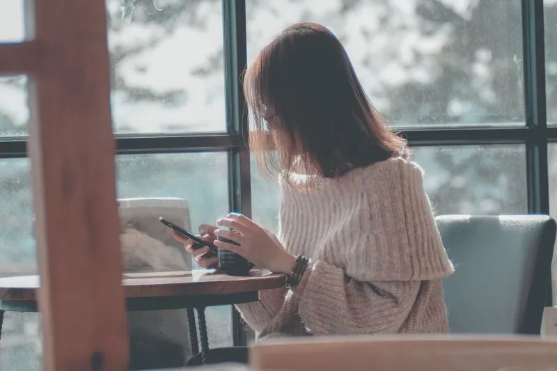 Vibes Over Playlists: Why Younger Listeners Are Walking Away From Wellness Audio